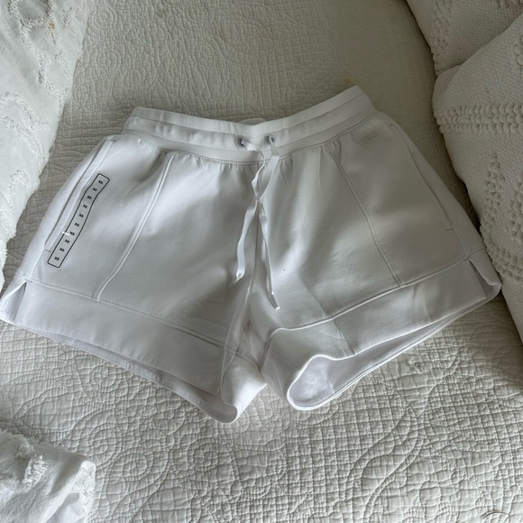 White lounge shorts - Picture 2 of 6